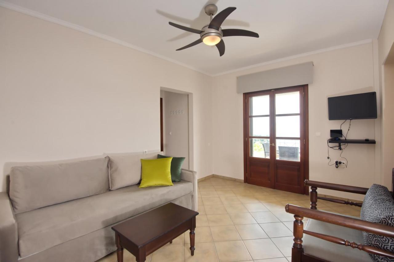 Elpida Apartments Votsi  Bagian luar foto