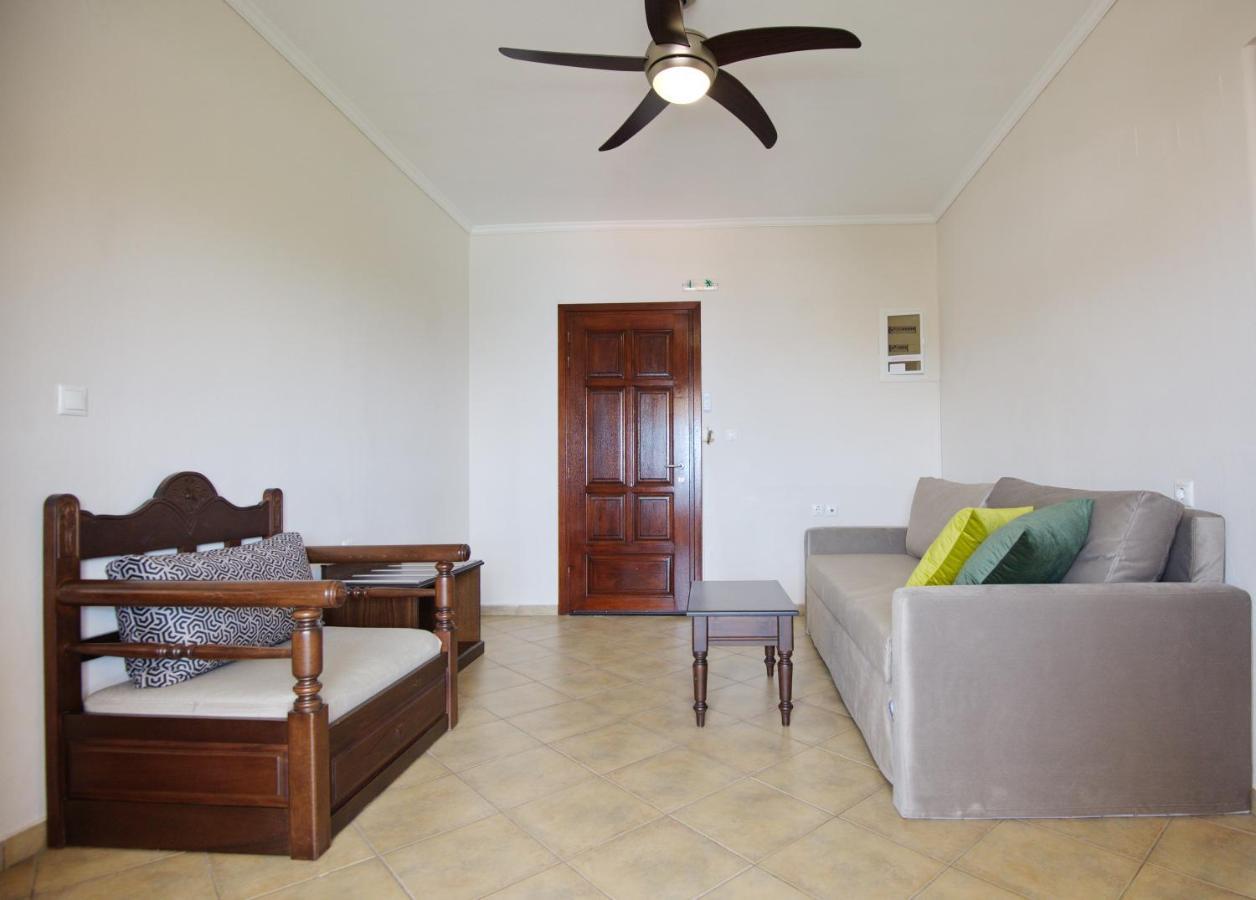 Elpida Apartments Votsi  Bagian luar foto